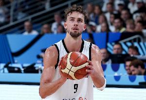 穩定輸出！小瓦格納首節5中2&4罰3中貢獻8分3籃板