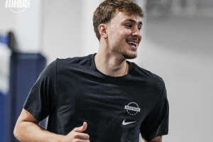 期待新賽季！獨(dú)行俠曬訓(xùn)練照：狀元弗拉格&華盛頓&新援拉塞爾在列