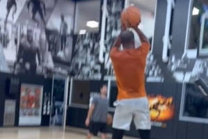 杜蘭特訓練秀絕活：超大幅度變向后出手 大跨步后轉身無解中投！