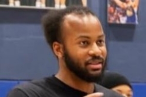 瞬間老了20歲??穆迪在大通中心參加球隊活動 發際線非常危險