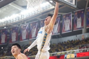 曾凡博腰部傷病的恢復(fù)情況良好 他跟籃網(wǎng)訓(xùn)練后得到了不錯的評價