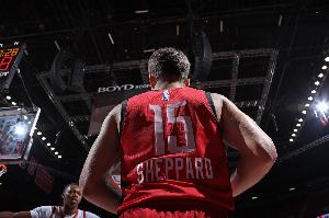 范弗里特賽季報銷！火箭后衛線只剩謝潑德&霍勒迪&奧科吉+2個雙向