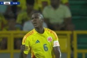 記者：曼聯同意簽下哥倫比亞17歲后腰奧羅斯科，明夏加盟