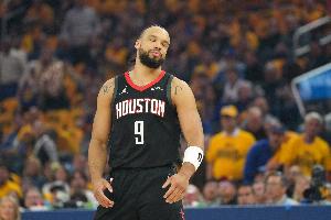 布克：狄龍不是隊(duì)友時(shí)你會(huì)恨他 但成為隊(duì)友你會(huì)張開(kāi)雙臂擁抱他