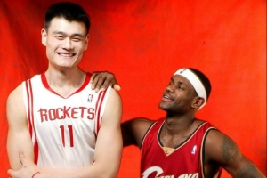 詹姆斯+姚明能拿冠軍嗎？楊毅：當(dāng)然能 當(dāng)年大姚不虛冠軍湖人內(nèi)線