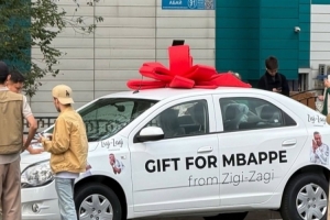 隨兒子一同來到凱拉特客場，赫伊森父親社媒曬阿拉木圖街頭隨拍