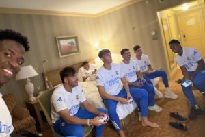 球隊氛圍歡樂！維尼修斯社媒曬隊友游戲局：我的團隊??