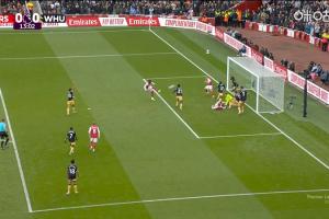 槍手錯失領先！約克雷斯包抄沒打上，埃澤面對半空門凌空踢飛