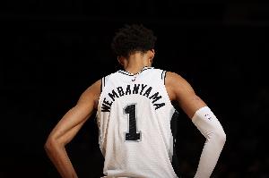 文班：以前身體發育成熟度一直在拖慢我節奏 現在我能做更多事了