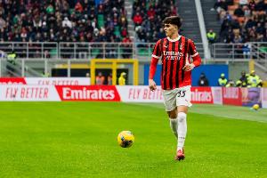 意媒：阿萊格里將讓小將巴特薩基首發踢尤文，對位孔塞桑和卡盧盧