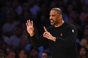 烏度卡：卡佩拉既可以承擔傳統中鋒角色 也可以與申京組成雙塔