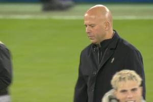 斯洛特換人遭詬病：換上遠藤航是最糟糕換人，薩拉赫應該被換下