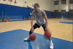 郭艾倫曬運(yùn)球視頻：有人跟我賭一頓飯說一個(gè)禮拜能練成這套動(dòng)作