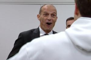 重回都靈安聯(lián)球場！阿萊格里笑容燦爛，與伊爾迪茲擁抱