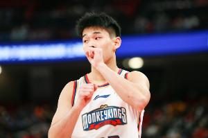 林葳：每天基本都是去吃中餐 我還是有點不習慣國外的飲食