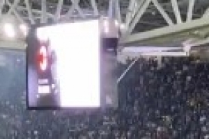 尤文球迷賽前掌聲歡呼致敬阿萊格里，并拉橫幅：謝謝你做的一切