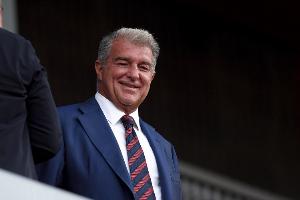 記者：拉波爾塔計(jì)劃明年4月舉行巴薩主席選舉，并將參選尋求留任