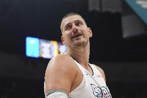 失誤略多！約基奇半場4中4&罰球8中6拿到14分4板4助 有5次失誤