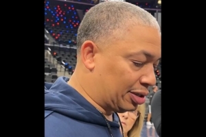 盧：比爾對(duì)抗訓(xùn)練狀態(tài)不錯(cuò)移動(dòng)也很出色 看到他的表現(xiàn)感覺很棒