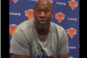 邁克-布朗談尼克斯與字母傳聞：我不會摻和這類事情 只專注于球隊