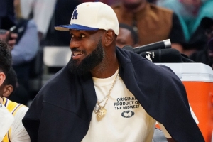 Shams：詹姆斯大概率將缺席整個季前賽 目標是揭幕戰完全恢復狀態