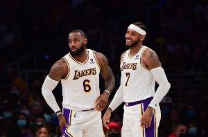 安東尼：我近期和詹姆斯聊過但沒聊籃球 他最重要的是保持健康