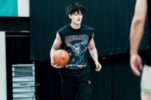 小波特：曾凡博能投籃而且運動能力出眾 他絕對屬于NBA賽場！