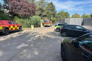 記者：維尼修斯房子火災的起因是地下室桑拿房起火