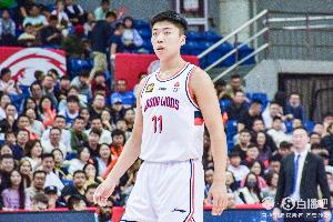 國產神射！劉顏誠半場三分球4投全中 轟下12分助隊緊咬比分