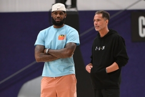 楊毅：27年湖人要釣大魚&跟詹姆斯沒關(guān)系 以往都是球隊(duì)求老詹續(xù)約