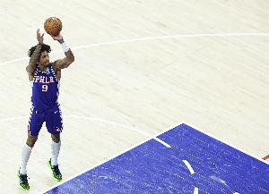 表現挺全面！烏布雷半場7中3&罰球6中5拿到12分5板2助2斷1帽