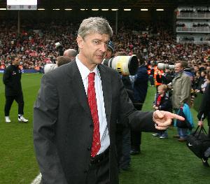 傳奇的開始！29年前的今天溫格執教槍手首秀，阿森納2-0布萊克本