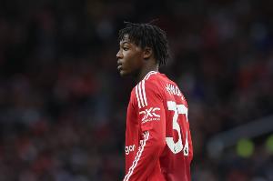 記者：梅努想尋求更多機會，但曼聯為防止無人可用不想讓其離隊