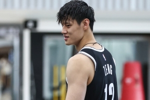 媒體人：曾凡博上一場打了十分鐘是超預期 今晚未出場是意料之外