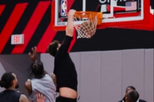 雙核連線！火箭官推曬訓(xùn)練視頻：阿門單手妙傳申京后者突破暴扣