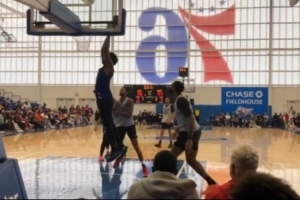 恩比德在隊內訓練賽完成暴扣 時隔8月首次在公開場合亮相！