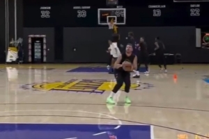 無懼干擾！繞桶接球三分連續命中 東契奇最新訓練動態來襲