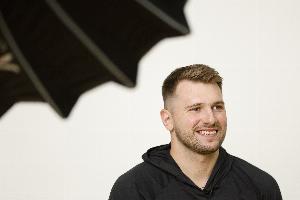 雷迪克：計(jì)劃讓東契奇出戰(zhàn)對(duì)陣太陽比賽 里夫斯&斯瑪特也會(huì)打