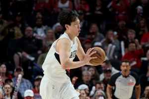 如何改進楊瀚森在空位接不到球？比盧普斯：我會讓他更多組織進攻