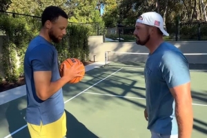 庫里單挑職業高爾夫球手迅速勝出 詹姆斯評論：??晚安！