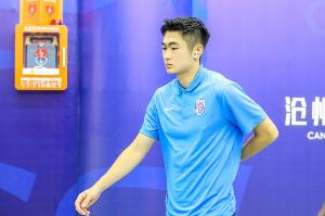 記者：申花今天飛赴青島 阿蘇埃等四將陸續歸隊 聯賽沖刺有喜有憂