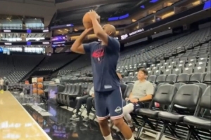 小菜一碟！快船官方曬保羅訓練視頻：超遠負角度三分一擊命中