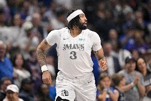 中規(guī)中矩！濃眉打滿首節(jié)6中3拿到6分4板1助