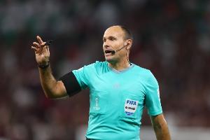 皮克吐槽西甲名哨拉奧斯：他總是假裝和你是朋友，其實(shí)是皇馬的人