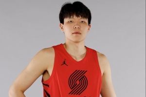 媒體人：季前賽兩次6犯離場 楊瀚森的犯規(guī)頻率還需要想辦法控制