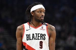 能力還是強(qiáng)！格蘭特半場5中3拿到13分3板2斷3帽