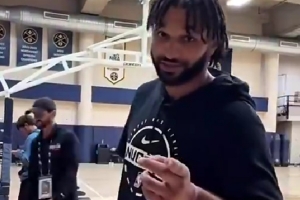 不容易！穆雷挑戰負角度投籃：前四次框框打鐵 第五次命中