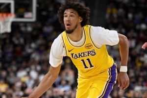 望無礙！海斯4中3得到6分4板1斷 遭遇手腕扭傷提前退賽