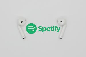 每體：巴薩與Spotify續約至2030年，4年贊助費3億歐外加球場冠名