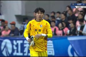 為點球大戰做準備！南通第90分鐘換下首發門將，蔡天龍替補登場